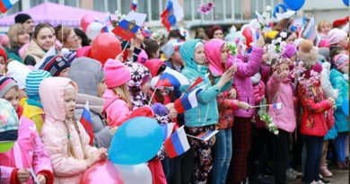 1,5 тысячи детей собрались в центре Симферополя с триколорами и воздушными шарами