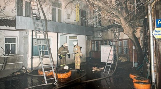 Ночью в центре Симферополя горел двухэтажный дом