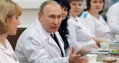 Путин: к 2018 году зарплаты врачей удастся поднять до 200% от средней по региону