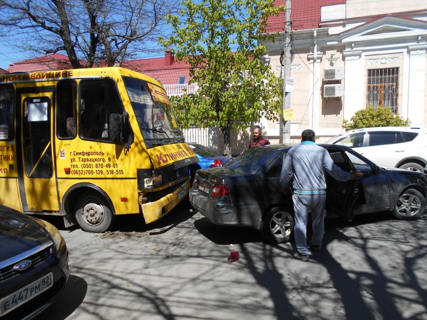 Аварийная среда в Симферополе: машины сталкивались, падали и создавали большие пробки