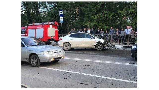 При столкновении иномарок на трассе в Крыму пострадали два человека