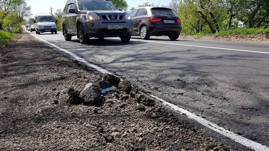 Объезд аварийного участка трассы Симферополь-Севастополь уже рассыпается после ремонта