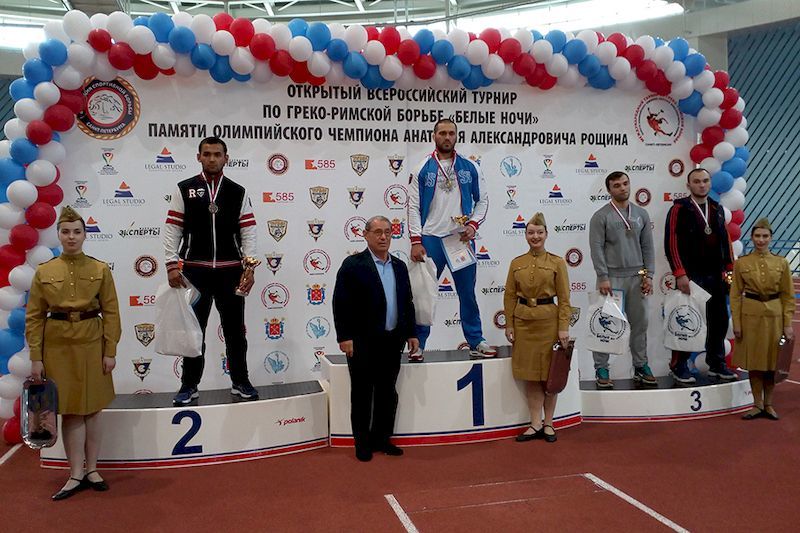 Двое симферопольцев стали медалистами престижного борцовского турнира в Санкт-Петербурге