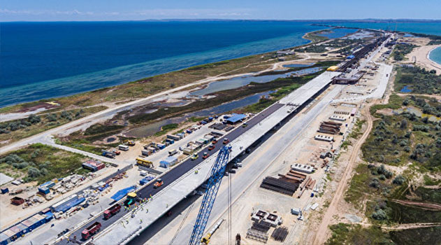 Автомобильная часть моста в Крым готова на 75%