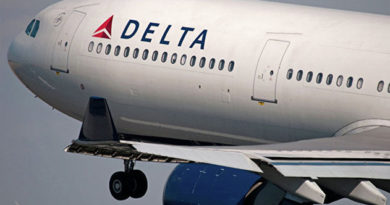 Дело не в Крыме: Delta объяснила высадку россиянина из самолета